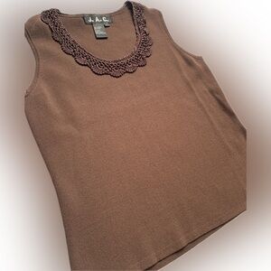 JAC sleeveless lace neck brown stretch top. Size large.